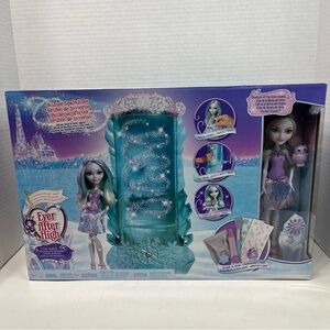 EVER AFTER HIGH Doll Crystal Winter with winter sparklizer playset epic winter